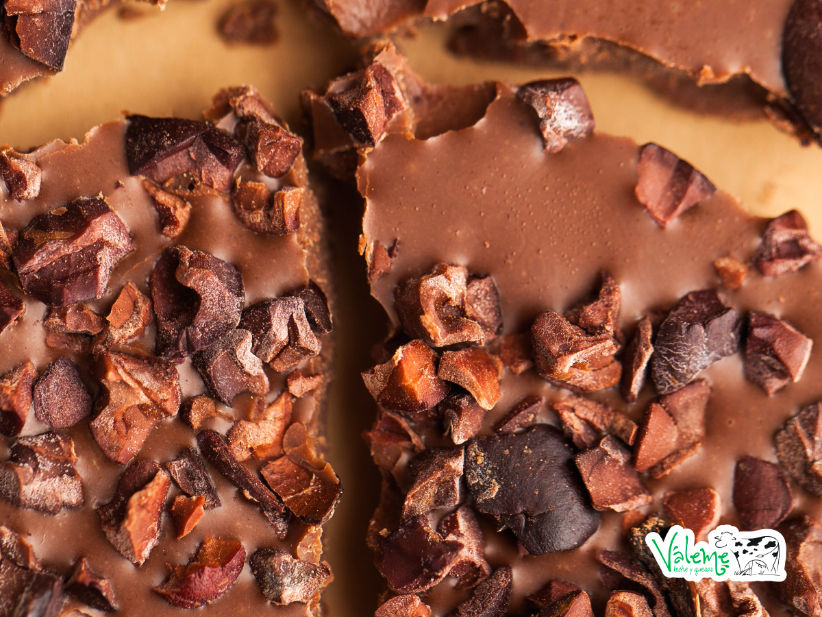 Prepara para mañana con nuestra #lechefresca esta tableta de #chocolate tan apetitosa que sorprenderá a todos. Es sencillísima de hacer y muy sana, os dejamos la #receta en nuestro blog!
#LecheVáleme