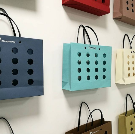 peregocarta's tweet photo. Iconic shoppers celebrating unique papers ✨@colorplanpapers @GFSmithpapers @favini_it @icma_Paper #Colorplan #ColorplanColours #premiumpaper #colouredpaper #favini #makulapaper #makula #naturalpaper #flockedpaper #handmade #taylormade #shopper #iconic #extractpaper #packaging https://t.co/wLVNnRaC39
