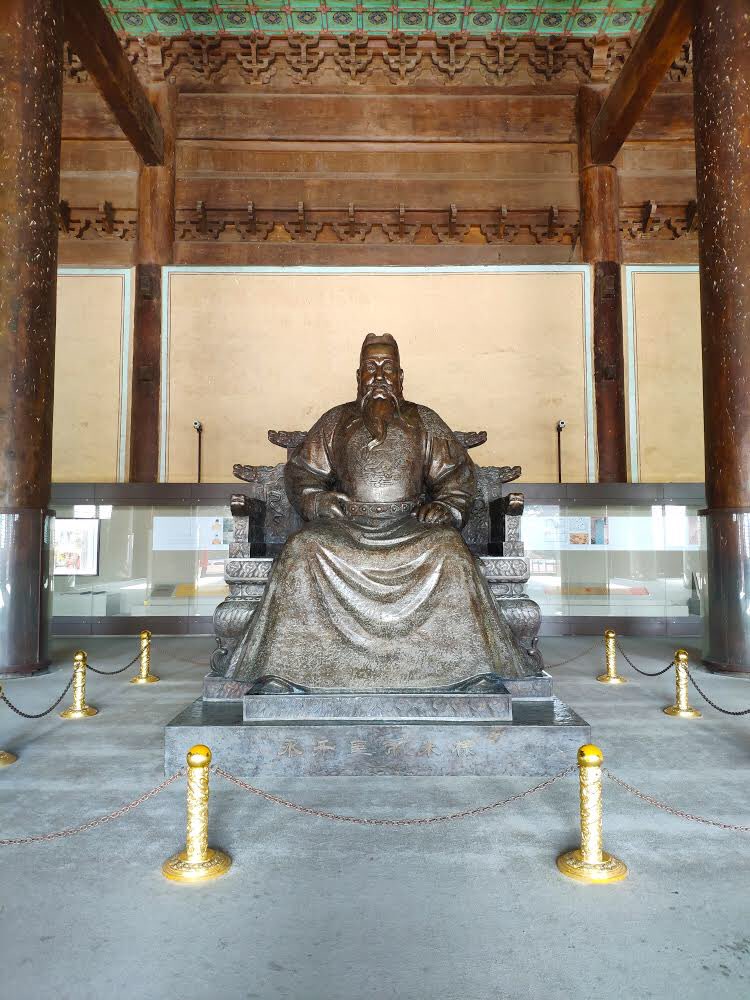 Also, the main building has this glorious bronze of Yongle, which has a great back that suggests he was quite the dragon.