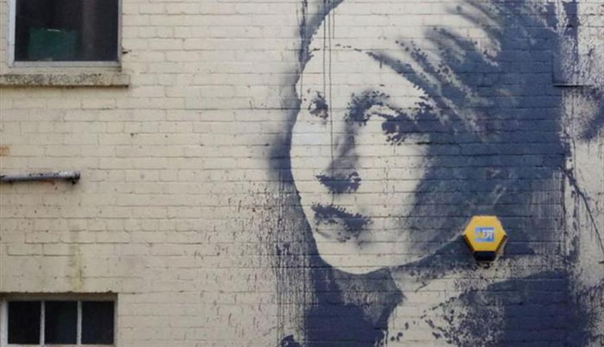 HHMU_Banksia's tweet image. Dyk 
'Through the years, #earrings are a #symbol of #womanhood and a #sign of #identification. #Women are known to wear them since #ancient times. The #earlobe is associated with #financial #stability and #social #status.'

#SpotTheDifference 

#SpotTheDissidence 

*** 17 ***