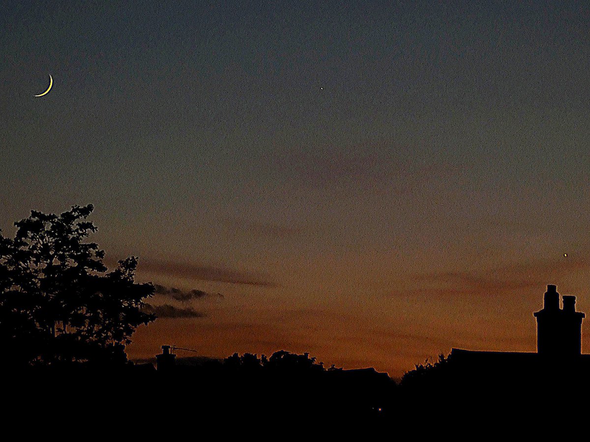My top floor window became a lockdown mini observatory. Two of my favourite pics from 2020. First is Mars, Saturn and Jupiter, pre dawn east in April. Second is Mercury and Venus with a thin crescent moon, after sunset, west in May.  @StormHour  @ThePhotoHour  #Astrophotography