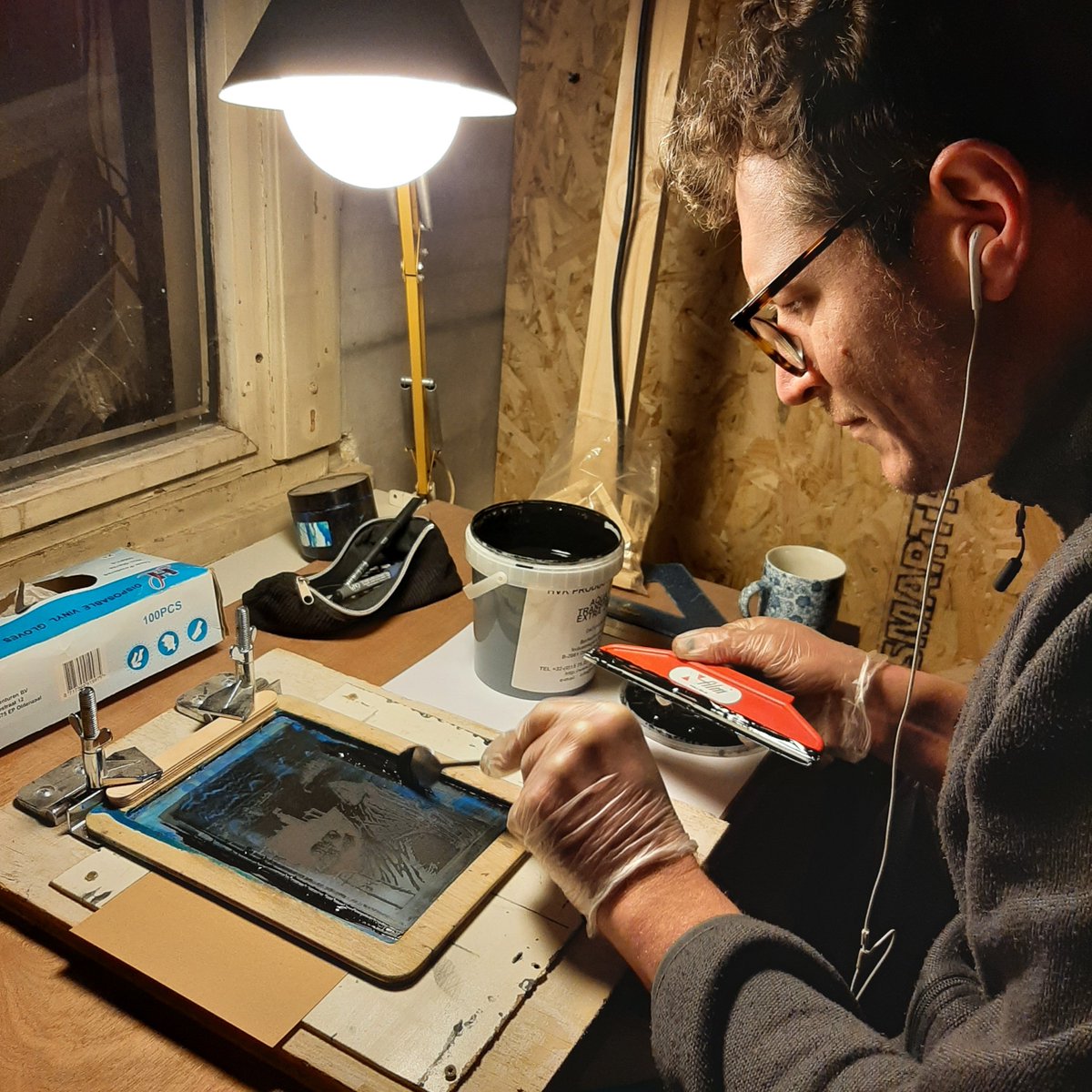 Finishing our #diy #silkscreenprint #linocut #birthcard :)