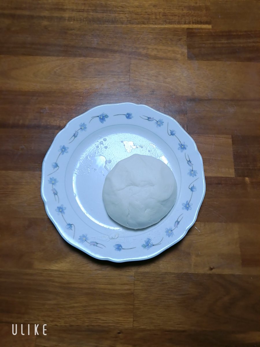 날씨가 추워 저녁에 진한 육수내어 수제비 해먹고 설거지 하는데 이게 뭐지? 호빵? 가만보니 수제비 반죽 남은걸 요래 해놨네요. 옆지기가 음식 잘 해서 끼니때마다 같이 챙겨 먹거든요.