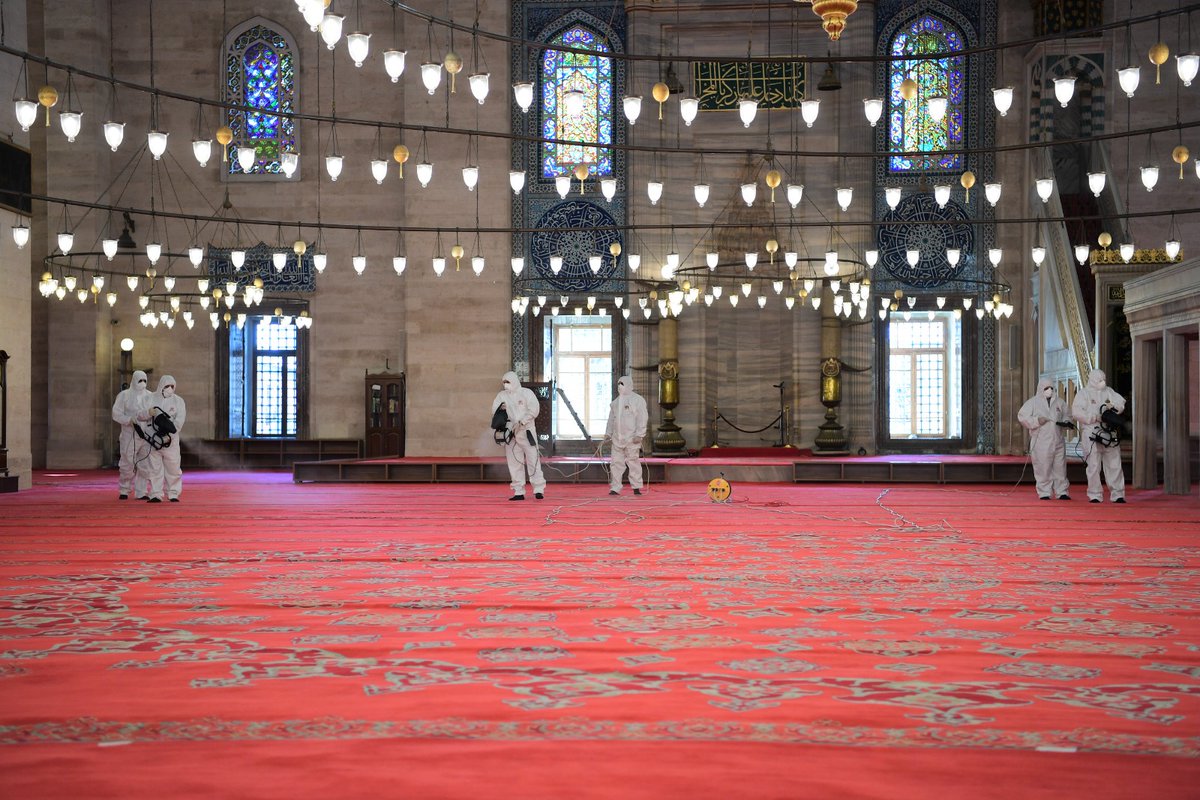 Fatih'te bulunan 346 camimizin dezenfeksiyon işlemine başladık.

Dezenfeksiyon işlemlerimize, Fatih Camii ve Mimar Sinan'ın kalfalık eserim dediği Süleymaniye Camii ile devam ediyoruz.