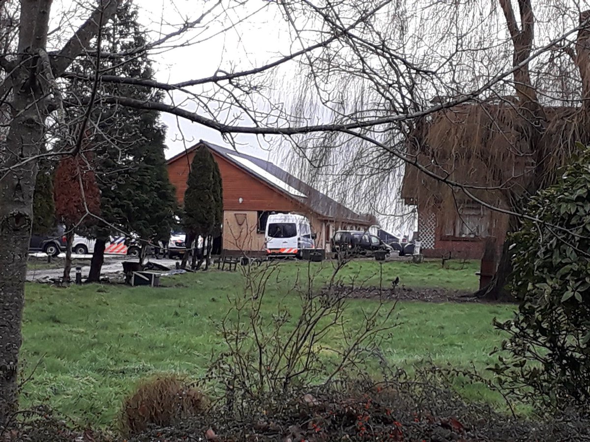 Moontje_O's tweet image. De politie doet ook vandaag nog onderzoek aan de #Hofdijklaan in #OudAde @omroepwest