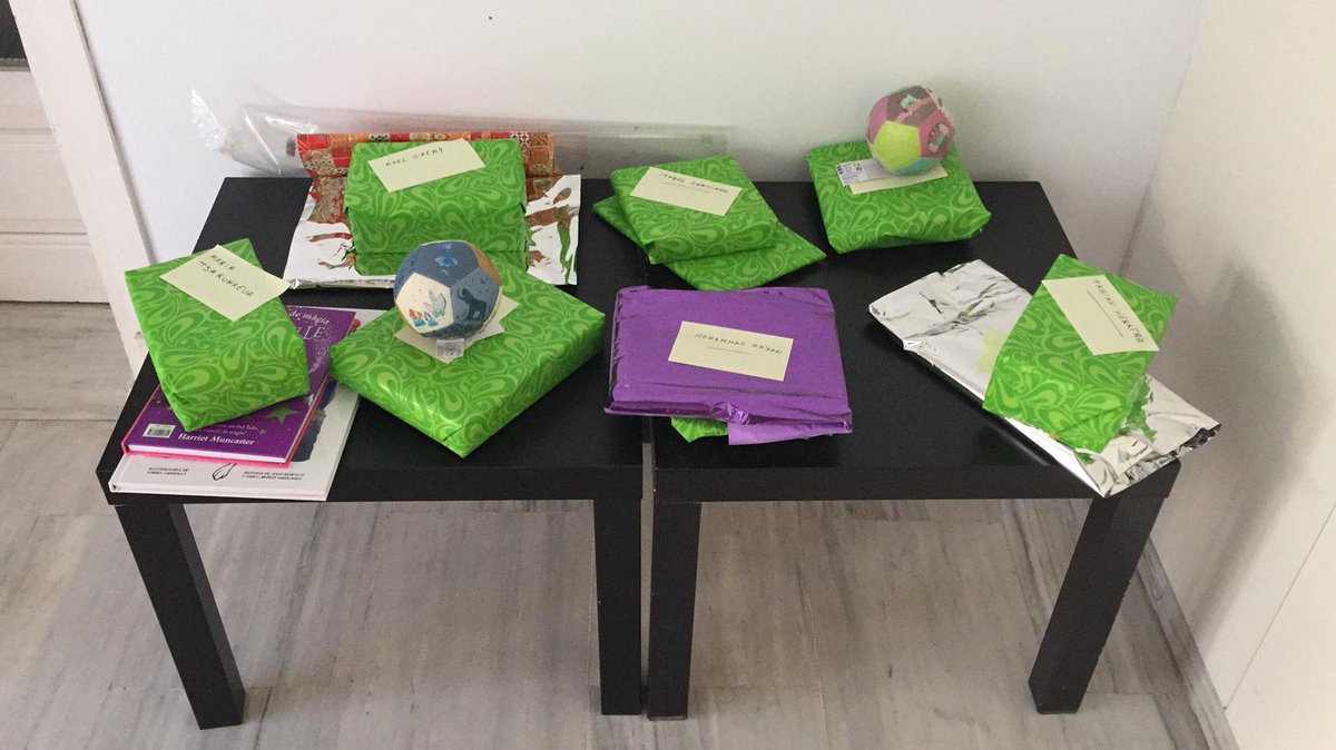 Ho tenim tot a punt per la campanya de joguines! Gràcies, Serveis Socials, <a href="/DidacmaniaBcn/">Didacmanía</a>, <a href="/papererianuma/">Papererianuma</a>, <a href="/apeudepagina/">Llibreria A peu de pàgina</a>, <a href="/MOVIdeSarri/">Movi de Sarrià</a>, International Women's Club BCN i <a href="/Bcn_SSTG/">Sarrià - Sant Gervasi</a> <a href="/bcn_ajuntament/">Ajuntament de Barcelona</a> a través dels Casals Comunitaris perquè, un any més, #CapInfantSenseJoguina!