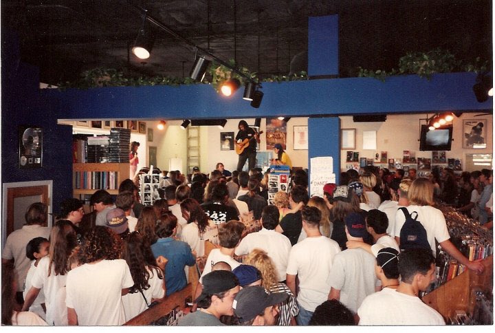 Fucking everyone played the lunch. To name a few: Bad Religion, The Neville Brothers, Dwight Yoakam, The Descendants, Dinosaur Junior, Living Color, Billy Bragg, Uncle Tupelo, Son Volt, Wilco, The Replacements, Fishbone, The Violent Femmes, Green Day, Beck, Alanis Morissette,