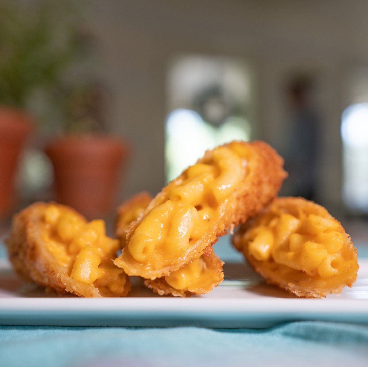 daretocrunch's tweet photo. Crispy and crunchy outside, cheesy and amazing on the inside. https://t.co/8eLAxhePIP