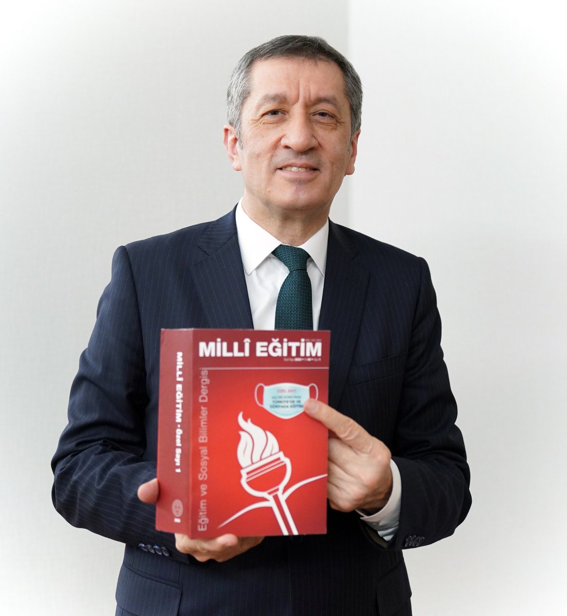 Milli Eğitim dergimizin yeni yayımlanan “Salgın Sürecinde Türkiye’de ve Dünyada Eğitim” özel sayısı, hem uzaktan hem de yüz yüze eğitim süreçlerinin geliştirilmesi ve daha nitelikli öğrenme ortamlarının oluşturulabilmesi açısından eğitim camiamıza yol gösteriyor.