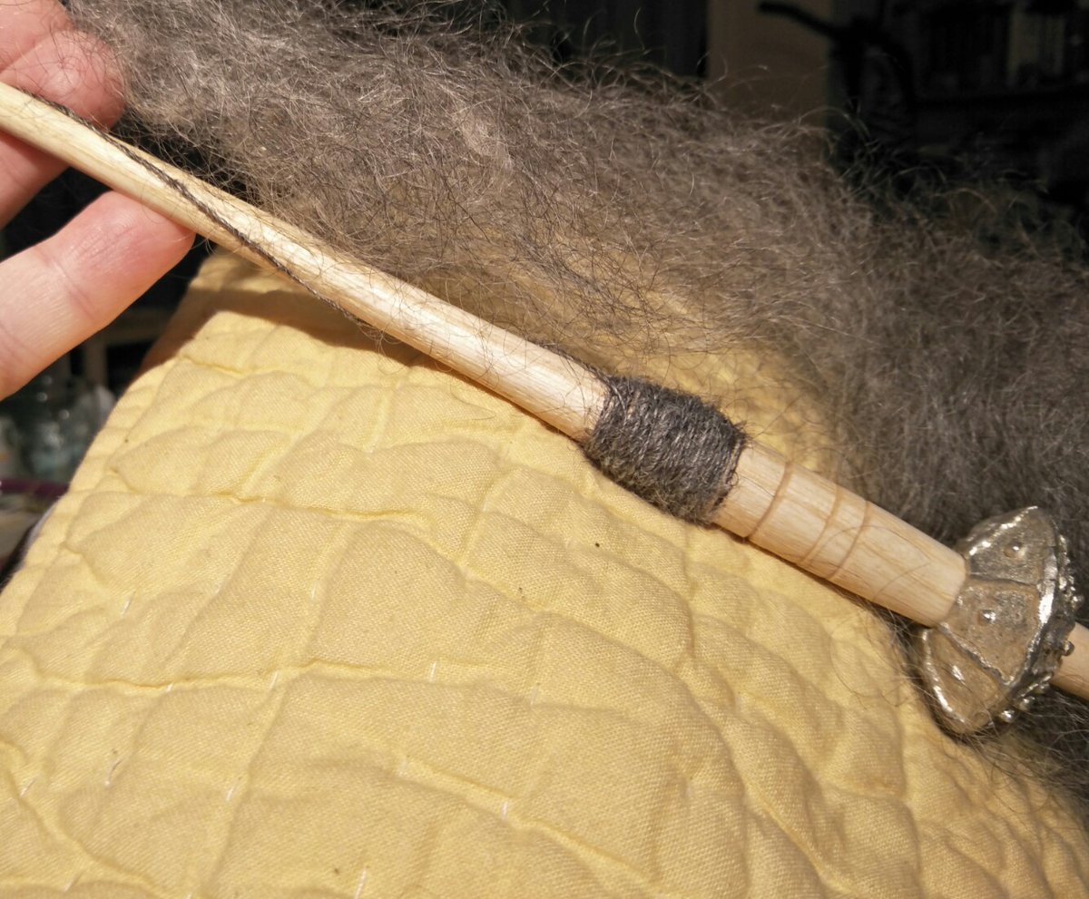 (13/13) ...to honour this I'm now spinning indoors, and the wool is beautiful