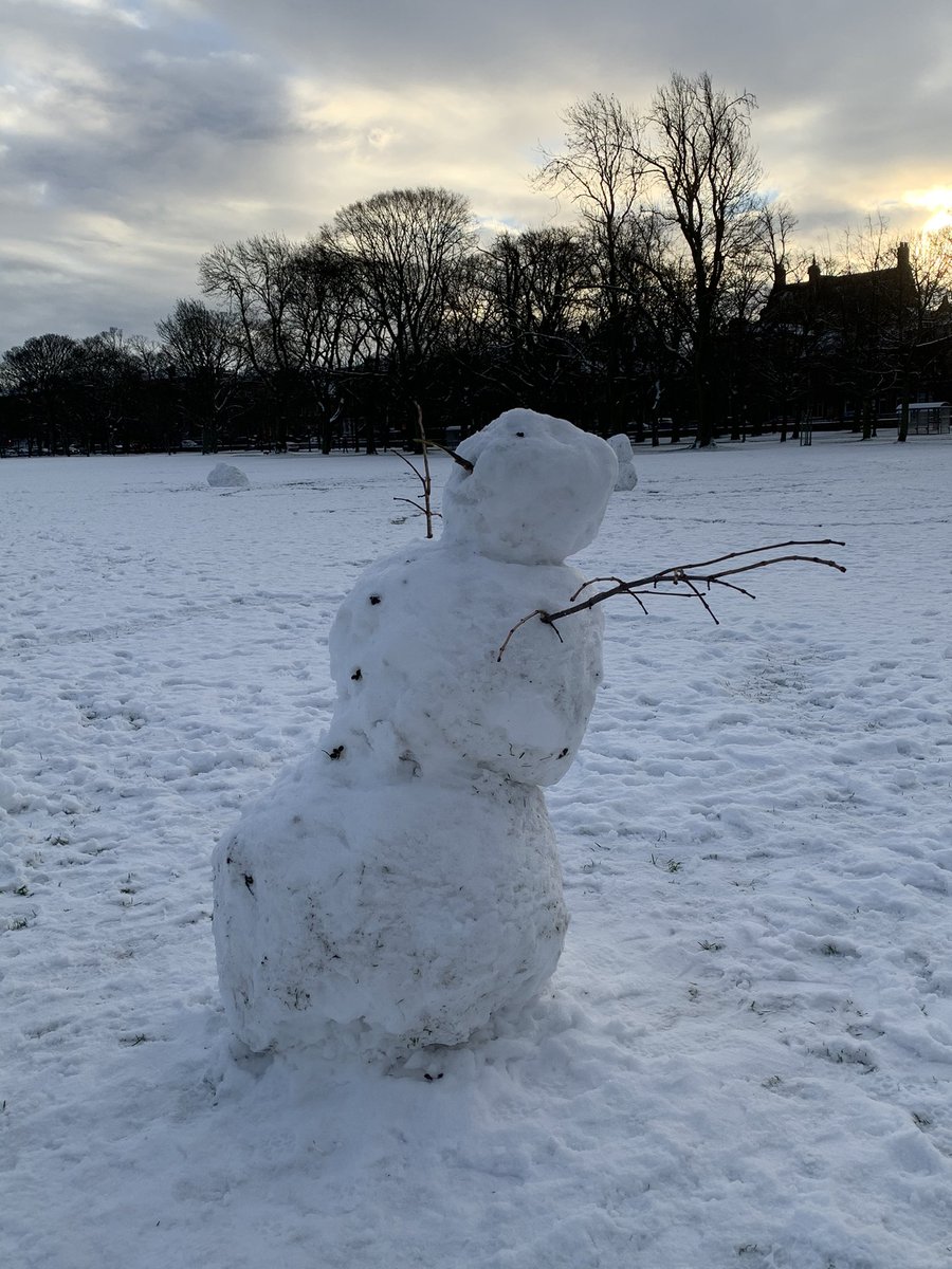 Leaning snowpeople
