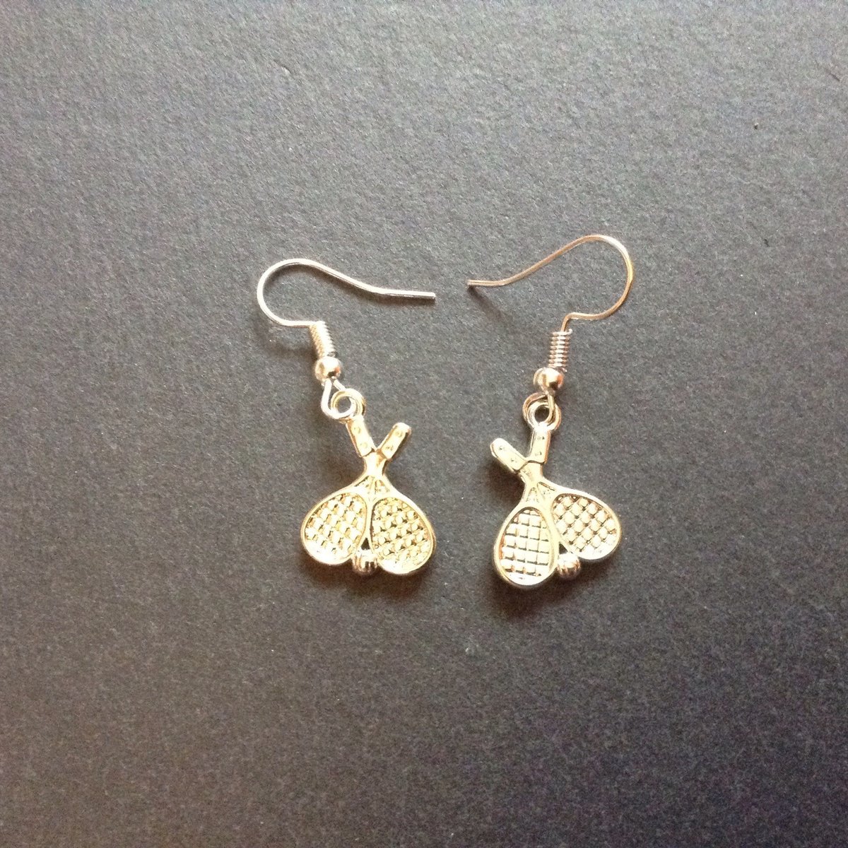 ArtisanJByViv's tweet image. Tennis Earrings, Sport Earrings, Tennis Jewellery, Sport Lover Gift, Summer Sports, Female Birthday Gift, Novelty Earrings, Teenage Earrings tuppu.net/d645c0f8 #BeadsofCreation #Etsy #SportLoverGift