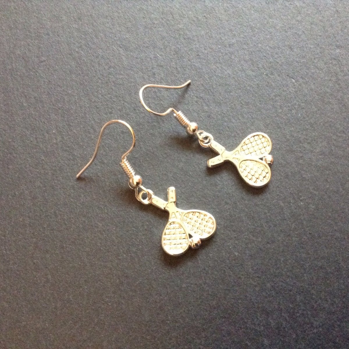 ArtisanJByViv's tweet image. Tennis Earrings, Sport Earrings, Tennis Jewellery, Sport Lover Gift, Summer Sports, Female Birthday Gift, Novelty Earrings, Teenage Earrings tuppu.net/d645c0f8 #BeadsofCreation #Etsy #SportLoverGift