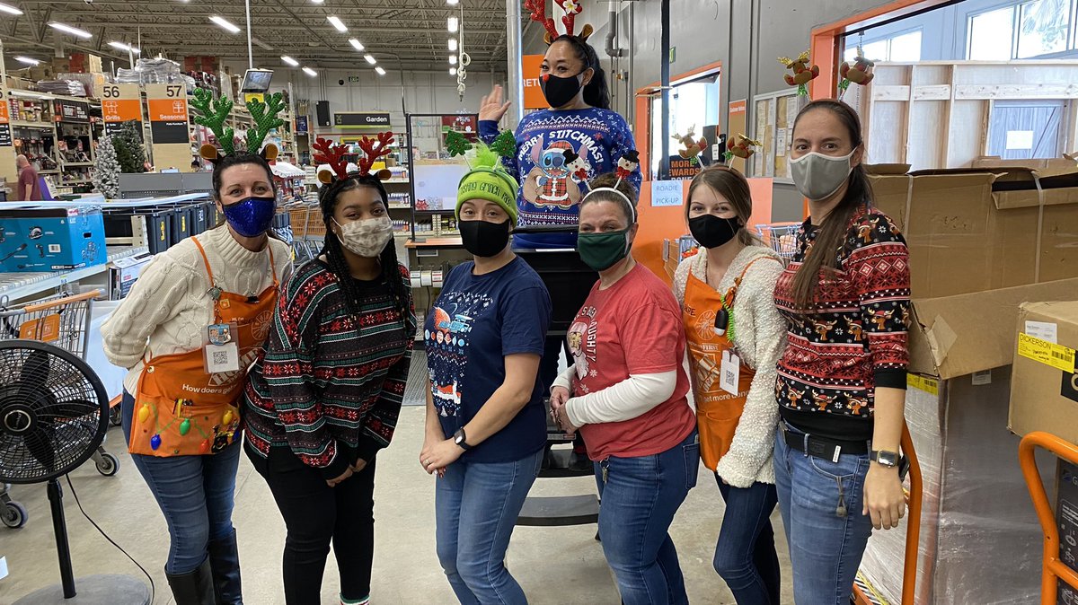 This is what you get when you have 3 seconds to try and take a picture before you’re back to social distancing. #WeTried #EndOfTheYear #BringItOn2021 <a href="/6935Depot/">6935 Middleburg Home Depot</a>