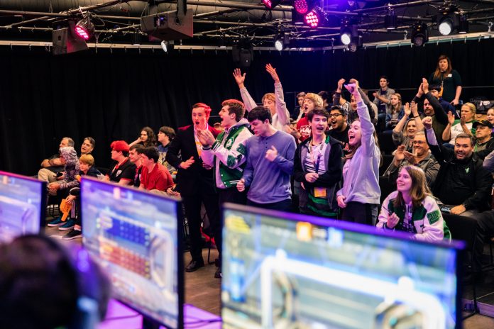 Madskil_Gaming's tweet photo. #Madskil breaking news

A company called PlayVS who bridged the gap between school and e-sports is now in demand with more than 21000 in sign ups

Have you ever wanted to take an e-sports related college program? Well now you can. Read more via this link: https://t.co/F8ku30vpP0 https://t.co/sBUClYLVQl