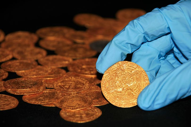 You may have heard that gold has been literally unearthed in the New Forest! We're not sure exactly where but it feels like an extra incentive to dig over those veg plots!
Read more: lymington.com/133-locally/18…
.
#gold #goldcoins #newforest #tudorcoins #newforesttreasure #treasure