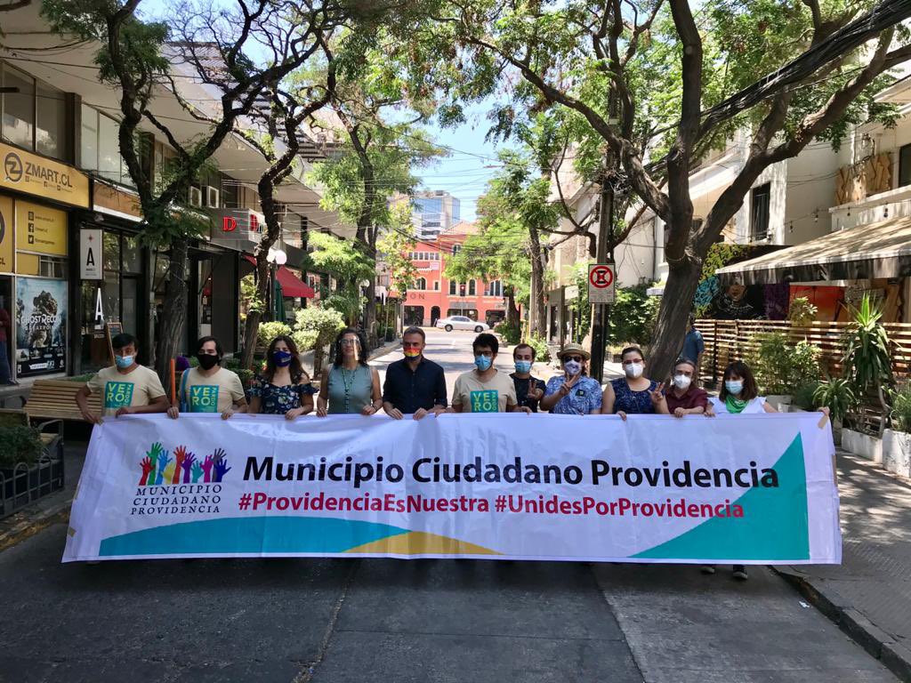 VeroPardoLagos's tweet photo. Seguimos sumando esfuerzos para inscribir nuestra candidatura para la alcaldía de Providencia. Tendremos un gobierno municipal de las fuerzas transformadoras que esté en sintonía con este nuevo Chile #VeroAlcaldesa @JParadaHoyl @lucialopezchile 💪🏽 https://t.co/PAdo543J5R
