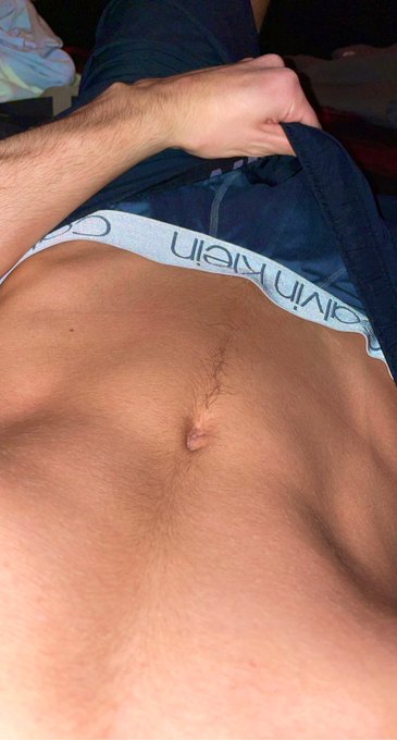 2 pic. Practice got my boxers a bit sweaty... can anyone guess which sports I play? https://t.co/kry