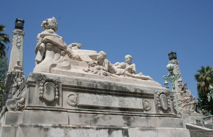 From here, if we walk up the Boulevard d'Athènes, we arrive at one of the city's most famous landmarks, the monumental staircase of the Gare Saint-Charles (1927). Flanked by statues of the colonies of Africa and Asia, it displays Marseille's status as the gateway to the empire