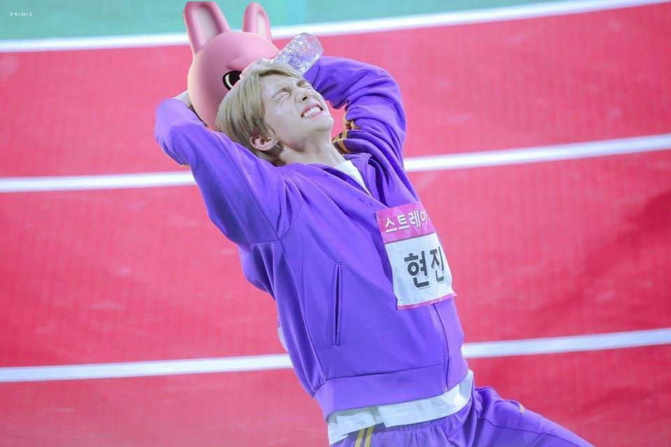 an entire thread of every dweakki pabbit meme I’ve found - because I can’t believe this is what Changbins skzoo character has turned into..