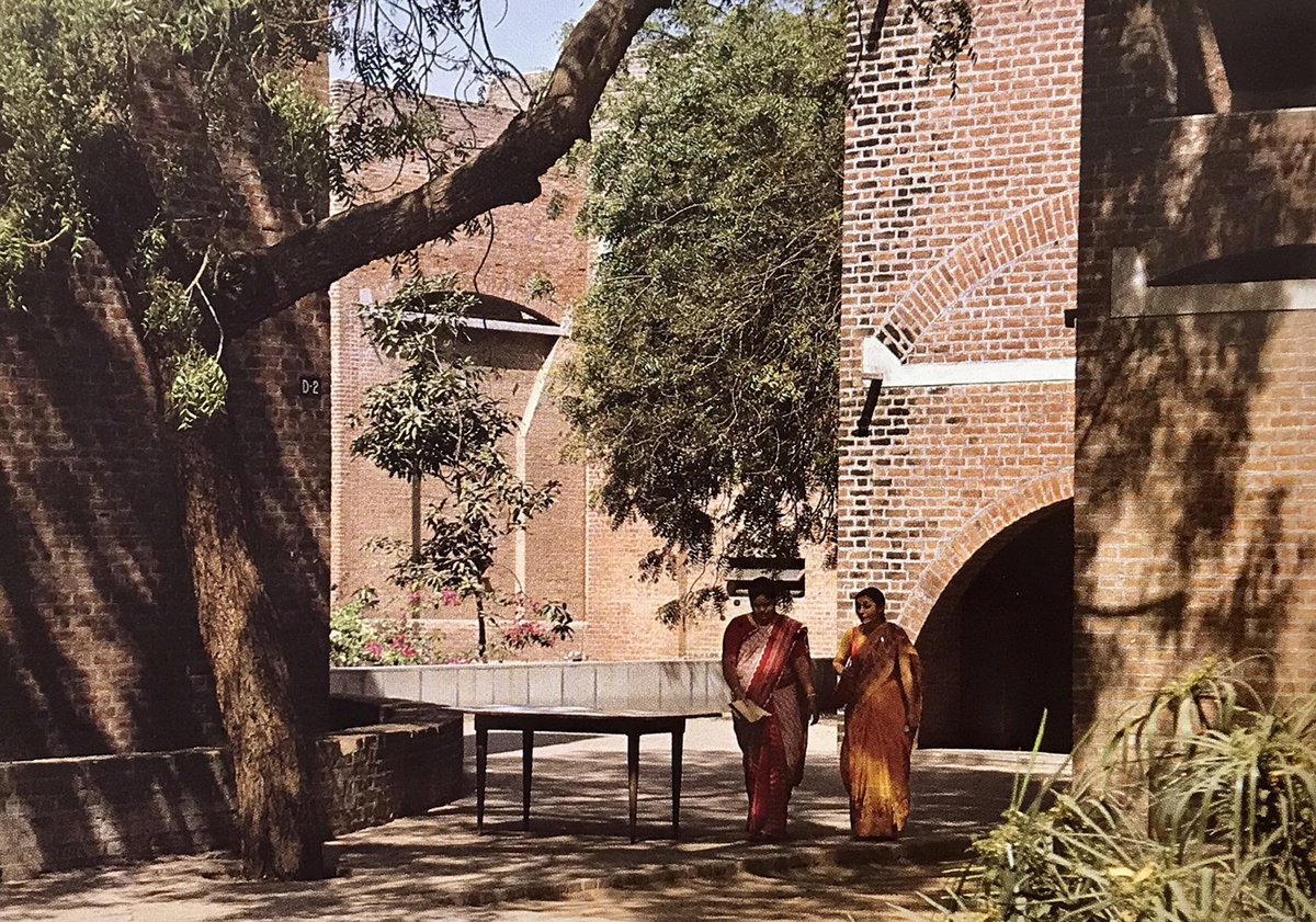 ld_antoni's tweet photo. El darrer #MiércolesEnladrillado d’enguany surt en defensa dels magnífics dormitoris d’estudiants de l’IIM-Ahmedabad #India amenaçats d’enderrocament, obra dels estudis d’Arquitectura #LouisKhan #Doshi #Raje 
📢🙈📢 #SOS https://t.co/ryDrAccRdd