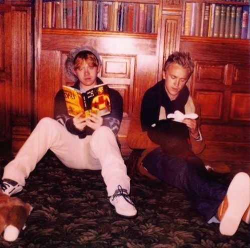 PotterWorldUK's tweet photo. Rupert Grint (Ron Weasley) and Tom Felton (Draco Malfoy) on the set of Harry Potter. https://t.co/znOqrygRdu