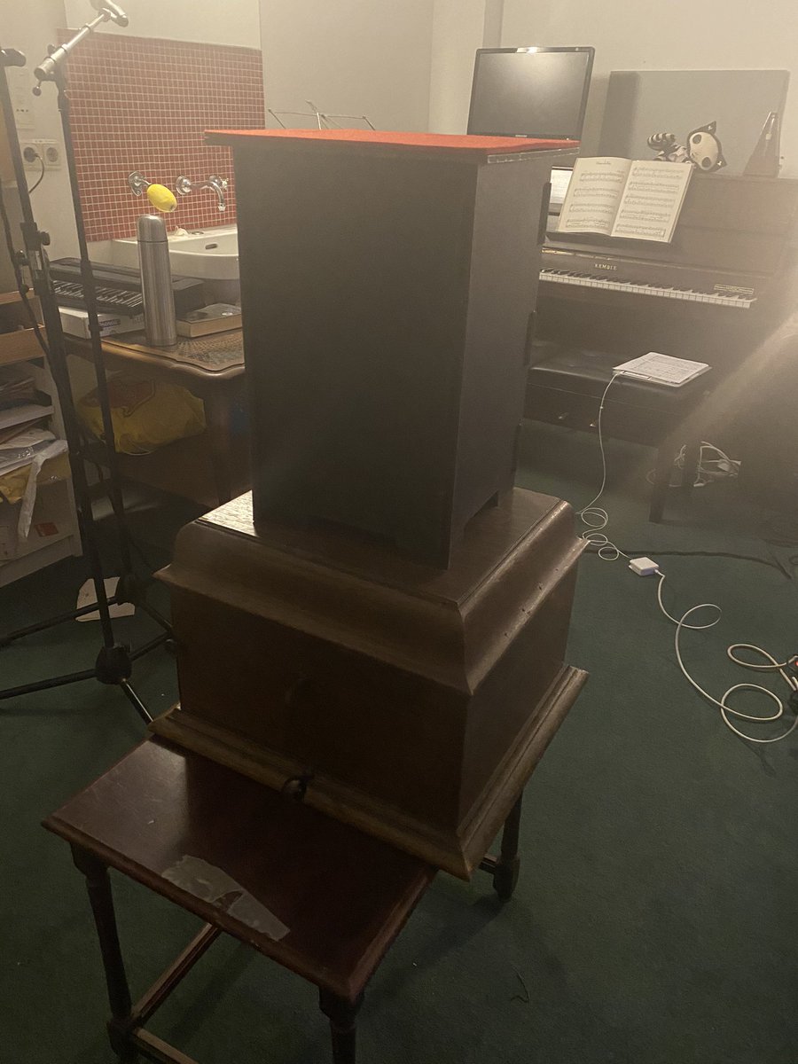 ThiesMynther's tweet photo. #rc3 #cchoir fun facts: 72 tracks processing here! Hear the result at 19:00 hrs in our #closeencounters session and in my @c3lounge stream between 17:35 -18:35 #imateapot #followtheteapot https://t.co/6mMGvAozJV