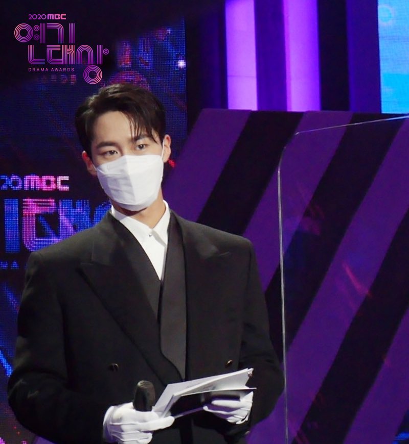 🏆🏆#2020MBC연기대상🏆🏆
신인상 시상 #이재욱 X #로운
못잃어 백경❣️하루

지금 생방송 중! 
MC #김성주