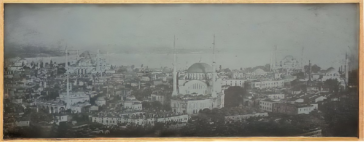 İstanbul'un ilk çekilen fotoğrafı. Yıl : 1843 Fotoğrafçı : Joseph Philibert Girault de Prangey Çekim Yeri : Beyazıt Kulesi #Sinovac #Fırat30Yasında #TekAlımda60Bin