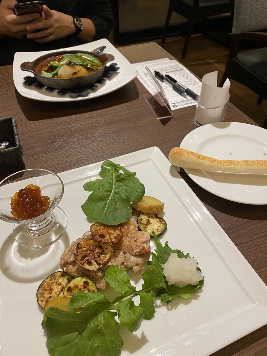 りんご 結婚半年記念日ディナー 入籍してからもうなんて早い 笑 毎年恒例半年記念日はサンマルク 大好きなよもぎパン食べれて幸せでした メニュー変わっててお洒落になってた また結婚1年半記念日に来ようね