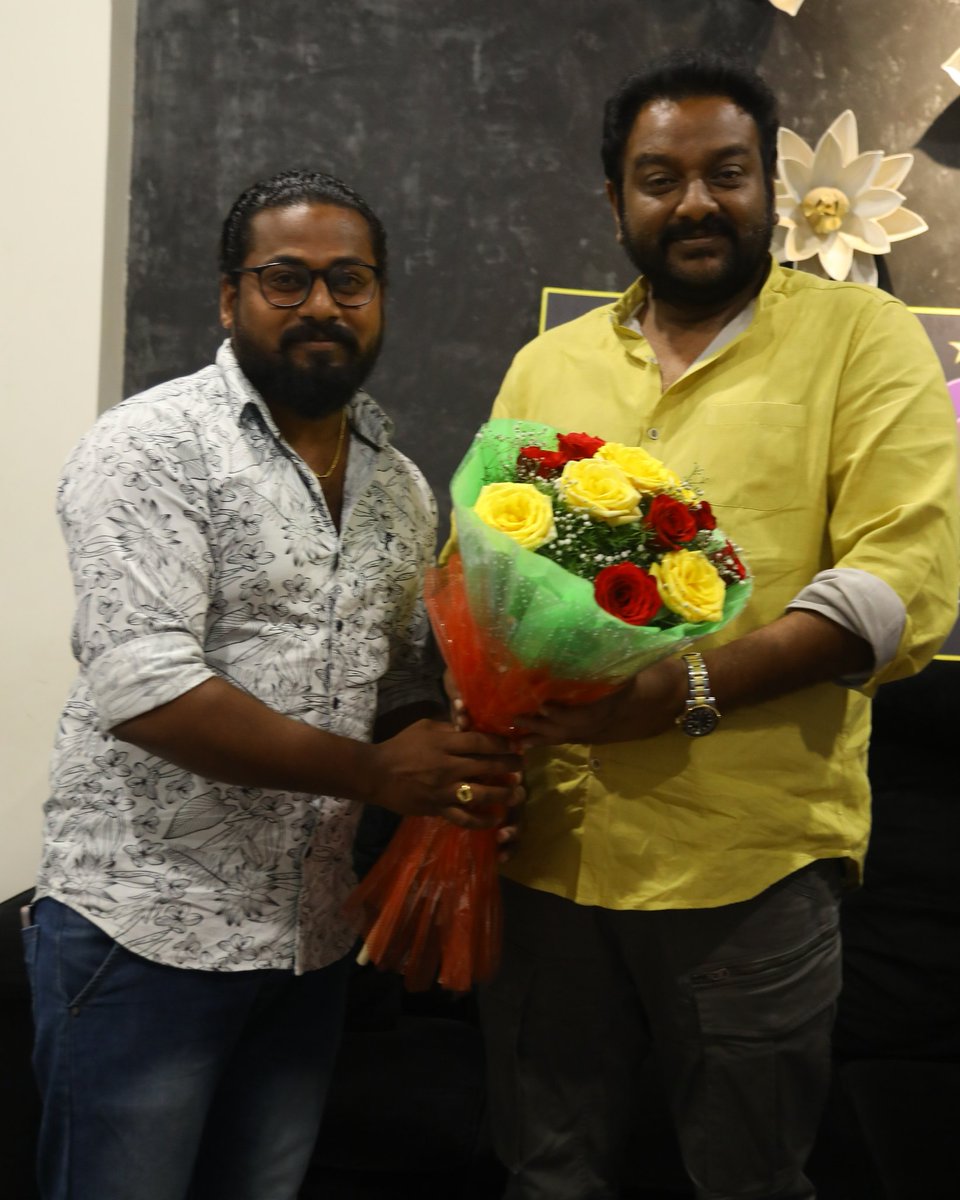 SudhakarCinema2's tweet photo. Happy To Meet Director V.V.Vinayak Sir

#PositiveVibes #cinema #cinematography https://t.co/R7sYA34uxp