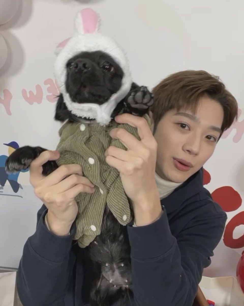 URBANELIN_0923's tweet photo. 라이창 아부님 딸 바보세요 🐰💕 #라이관린 https://t.co/7Rs4JnJCWP