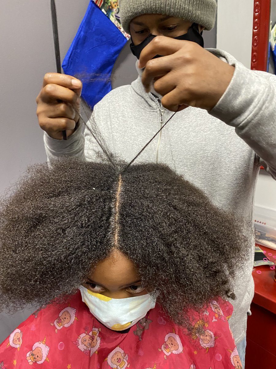 Styles4KidzNFP's tweet photo. Darryl Kilpatrick, our Board Chair decided to take the challenge and learn how to part his daughter’s hair! We can teach you too! Go to https://t.co/S4yyIVUFNX #styles4kidz #education #workshop #transracial adoption #fostercare #biracial #youcanlearn #takethechallenge https://t.co/3Yh1sRBNO6