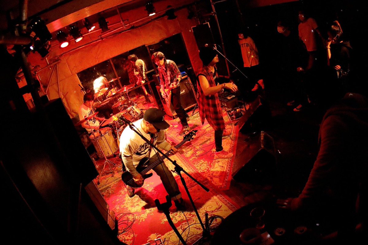 borncruize's tweet photo. 2020年
いろいろありましたが
ありがとうございました！
コロナ等のせいで　
3回しかライブ出来ませんでした！
みんなで大声が出せる環境か早く来るように！　
またお会いしましょう！ https://t.co/Axp6YWLIif
