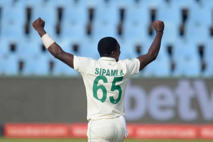 The former Grey P.E pupil bounced back from a tough start, to bag 4 wickets for 76 runs, claiming the best bowling figures of the first innings in his 16 overs. He would then go on to claim a further 2 scalps in the second innings, going for 24 runs in his 5 overs