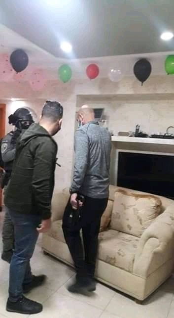 Abdullahiskt's tweet photo. Malik Bakirat has got his freedom after 19 years in prison (Israeli prison). The Israeli forces rearrested him and raided his house in Jerusalem where his family were expecting to celebrate his freedom.
#FreedomForPalestinian
#DeathToIsrael https://t.co/5a1iRsXUGu