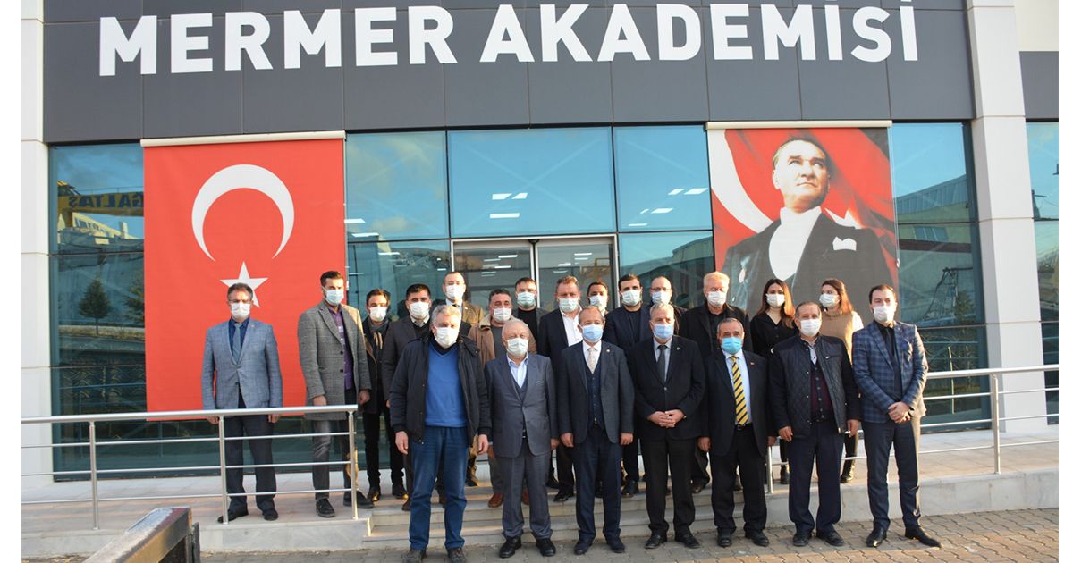 HaberKurye's tweet photo. Mehmet Taytak: Her zaman yanınızdayım
Milliyetçi Hareket Partisi MYK Üyesi ve Afyonkarahisar Milletvekili Mehmet Taytak, İscehisar Mermerciler...
#MehmetTaytak #iscehisar #MermercilerDernegi #AdnanDemirel #yurthaberleri #SonDakika #haberkurye
https://t.co/UxwWGdwsYy https://t.co/YaeUr7TJPx