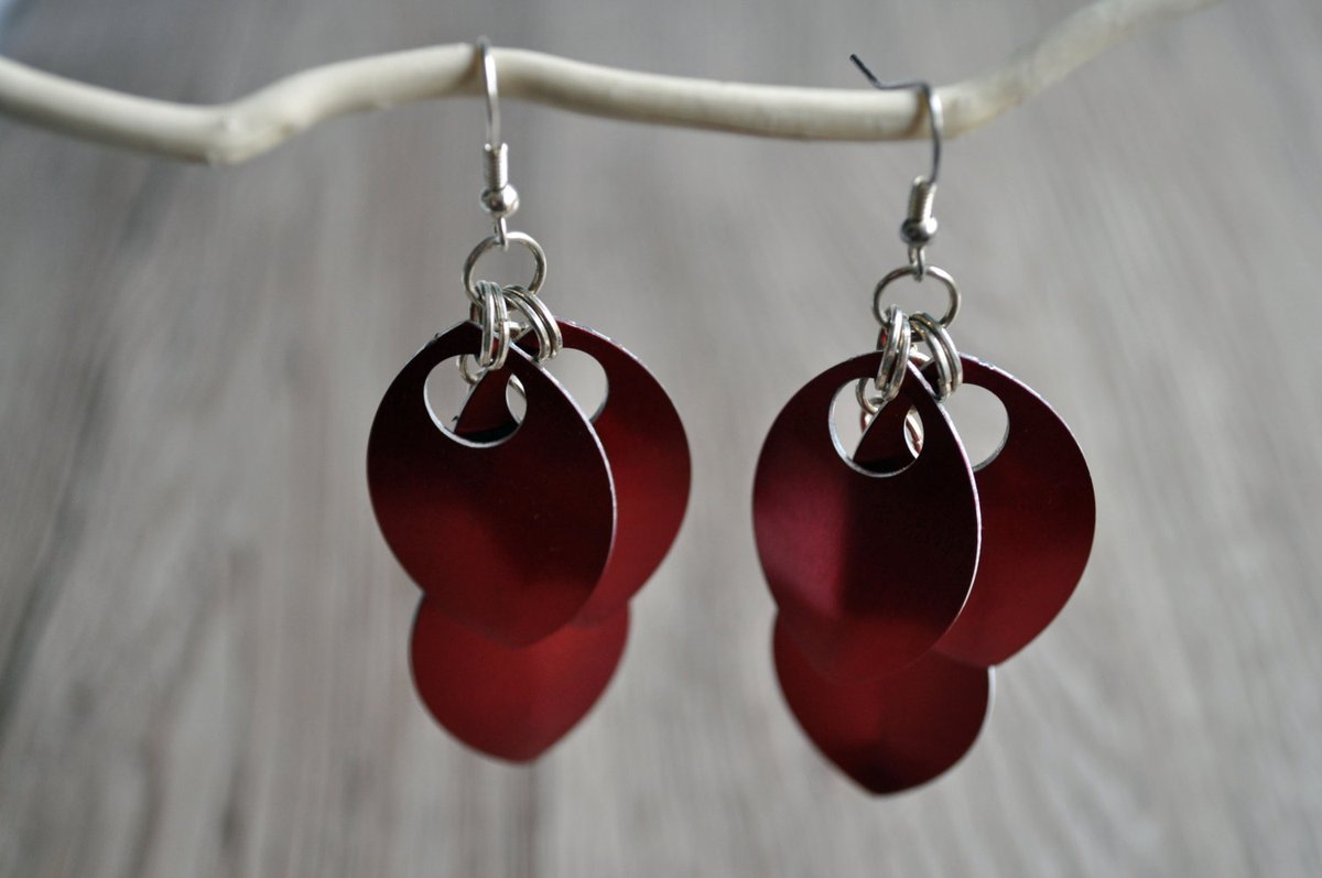 ArtisanJByViv's tweet image. Red Metal Earrings, Aluminium Jewellery, tuppu.net/eb718d73 #BeadsofCreation #Etsy #GiftForGoth