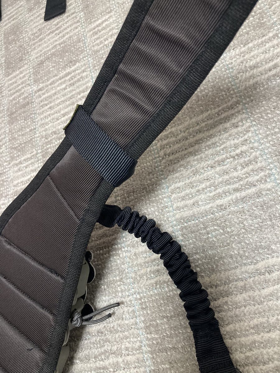 bluekave's tweet photo. volkさんのバンジースリングをスラッシュリグに付ける時、裏に回すとしっかり支えつつウェビングにも優しいよ!
#volktacticalgear #claud9 https://t.co/MN8oILwyoG