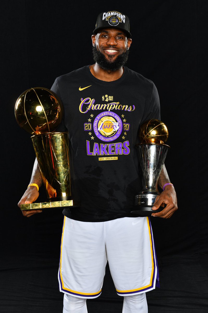 LakeShowYo's tweet photo. Happy Birthday, LeBron. 👑 https://t.co/hZlqmDicI7