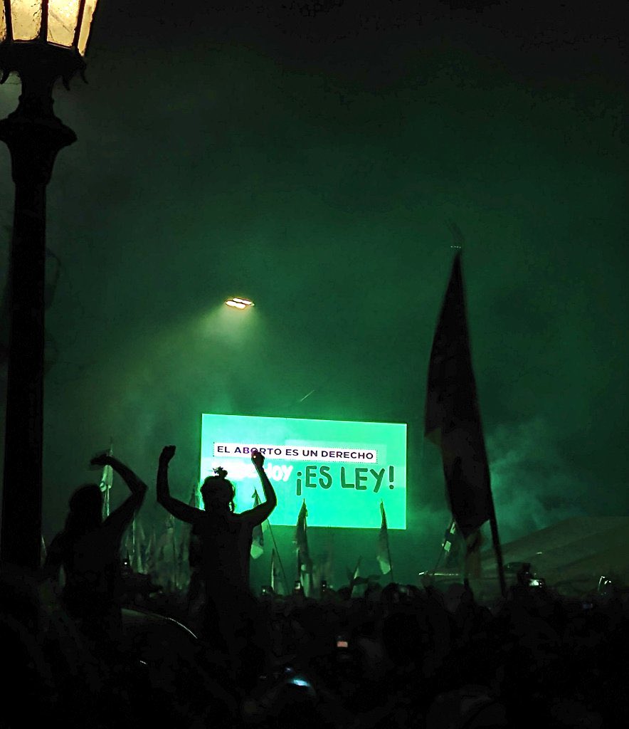 Donde existe una necesidad, nace un derecho.
Gracias compañeras por el ejemplo de lucha y conquistar un país más justo ✌🏽🤗💚
#EsLey