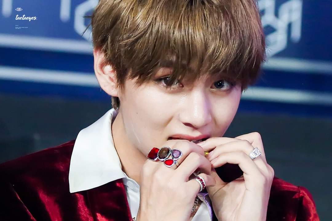 BTS ♡ TAEHYUNG 김태형 on Instagram: “can taehyung pls punch me with his rings  on so the indents they leave will make… | Manos bonitas, Manos para  dibujar, Bts miembros