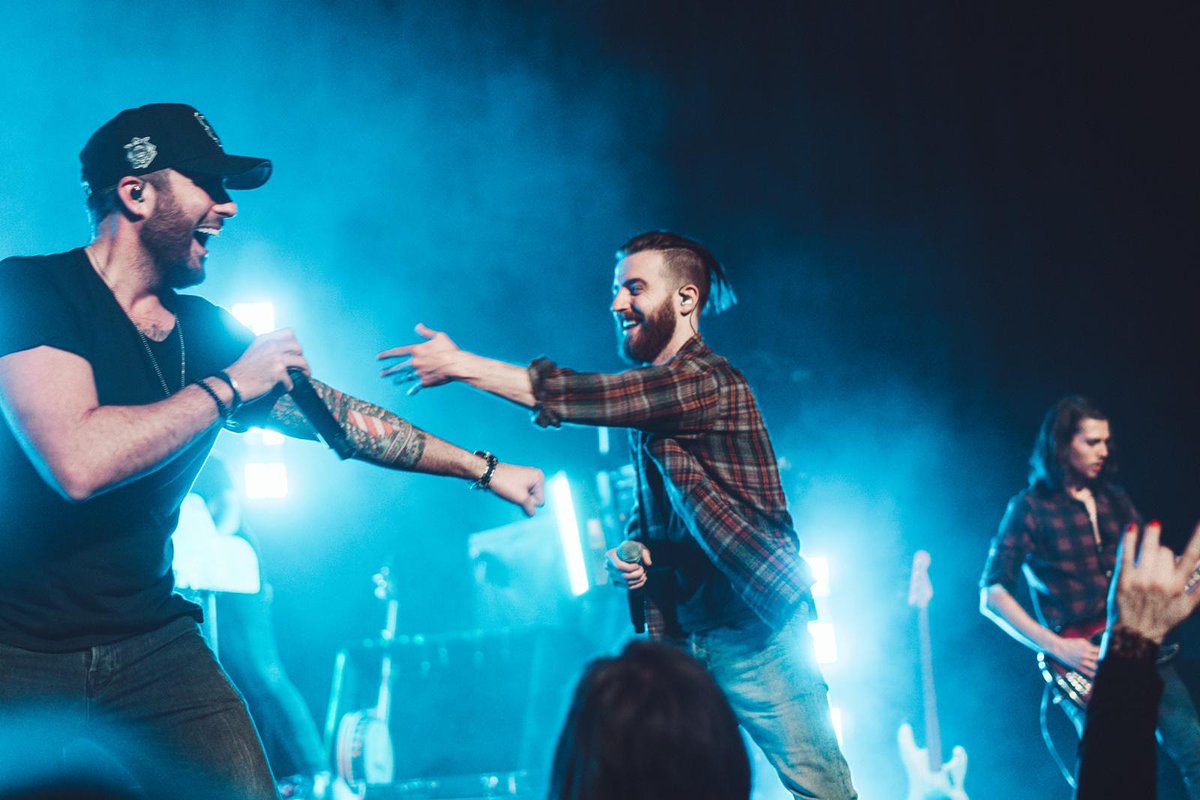 TheTRich_Life's tweet photo. As 2020 is coming to a close we have seen so many posts about what the last "Normal" moment of 2020 was! This was ours ! @TylerRichMusic on stage with @LancoMusic in Green Bay! Looking forward to 2021 being filled with moments like this!
#tylerrich #lancomusic https://t.co/MGGwvaw0QO