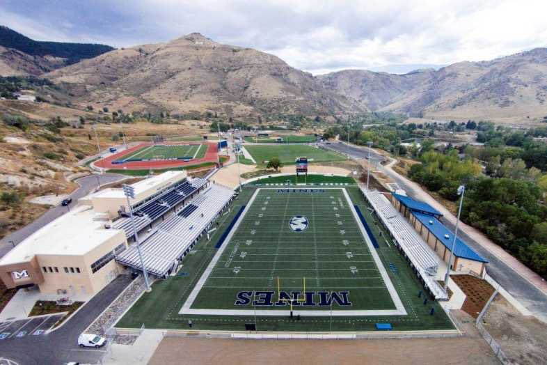 BraydenAmacker's tweet photo. I’m excited to announce my commitment to further my education and play football at Colorado School of Mines. I would like to thank my coaches, friends, and family for this opportunity. Thank you @BridgelandFB @MattValmore90 @CoachRaffield @TimBrandon5 #HelluvaEngineer⚒ https://t.co/3uJlk2ufXN