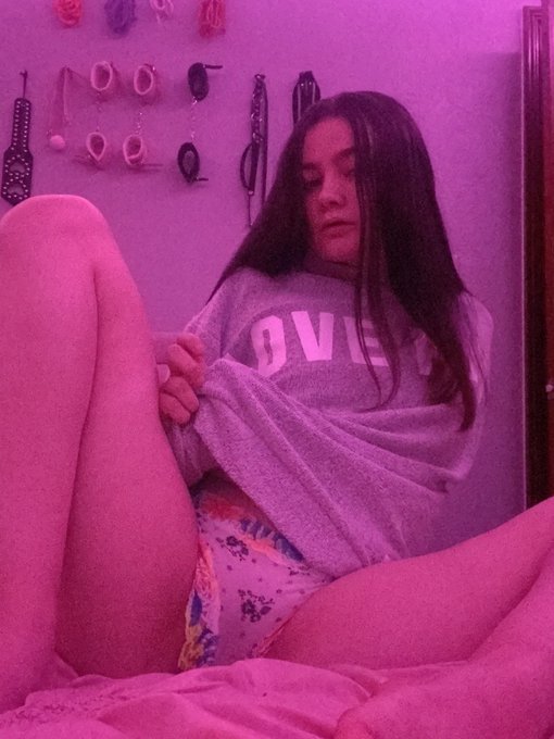 I desperately need someone to come stuff me... and let me record it so all my fave fans can watch over