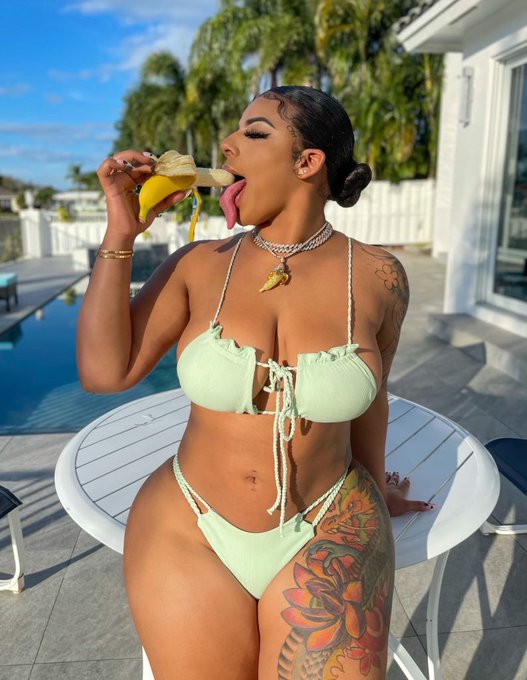 👅 https://t.co/uHIaaxLP3F