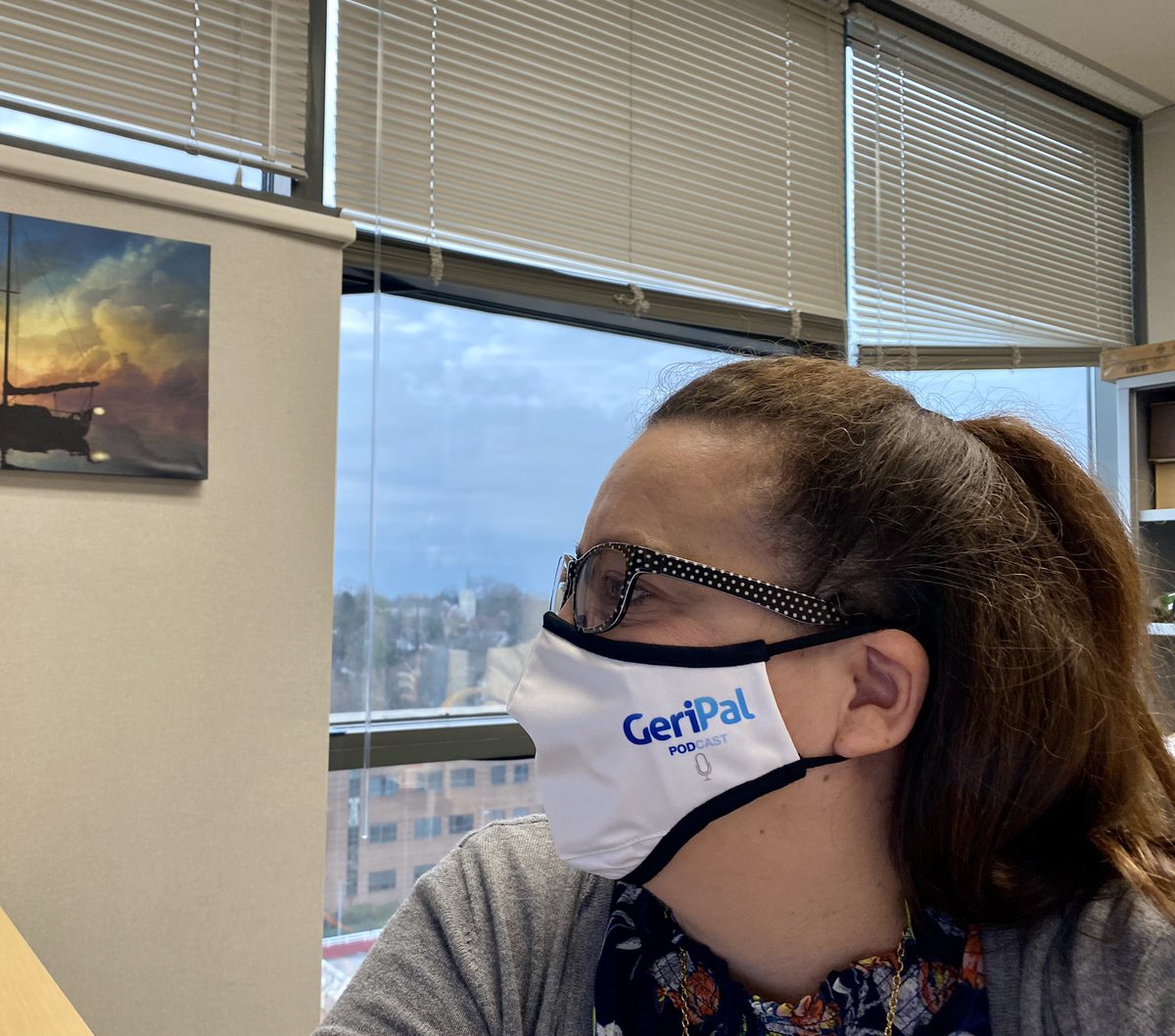 Sporting my cool new @GeriPalBlog mask 😷....thank you so much @EWidera for my gift #geripal #feelingthelove