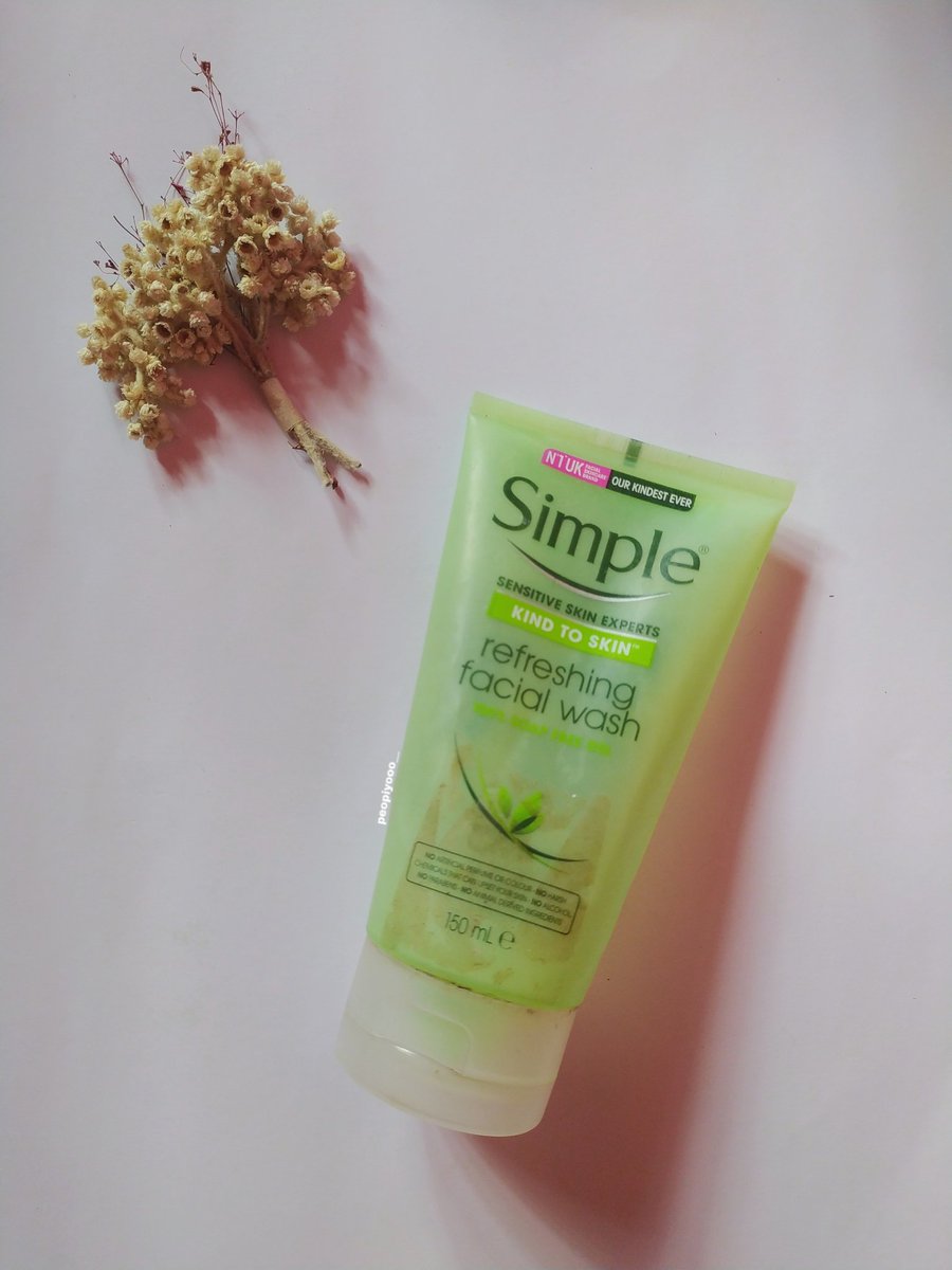 Simple refreshing facial washIni FW pertama yang aku pake dan enakk banget ga bikin kering ketarik. Persis namanya fw ini simple banget cuma buat bersihin muka aja gaada claim apa apa lagi dan di kulitku udah bisa bersihin sisa sisa debu yg belum keangkat sama micellar water