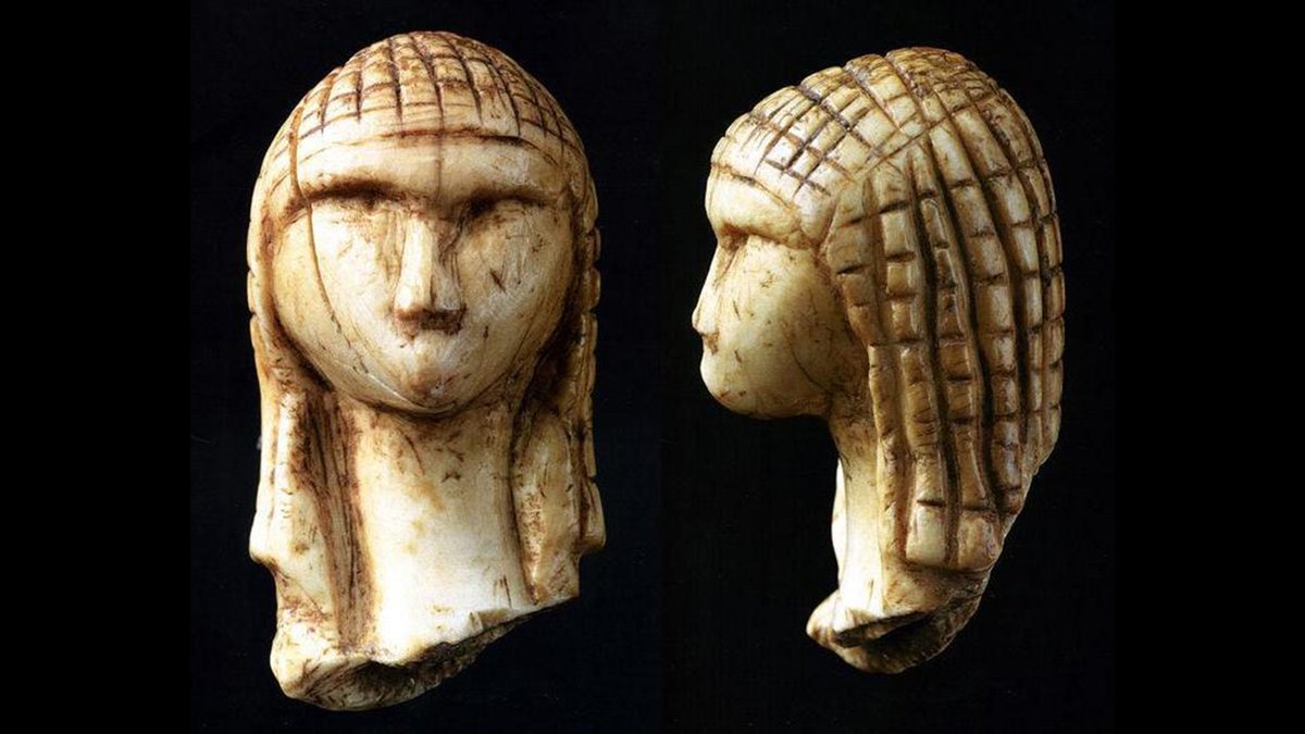 tuCpakoa's tweet photo. Au Musée d’archéologie de Saint-Germain-en-Laye, on peut rencontrer La Dame de Brassempouy.
Une statuette pas plus grande qu'un pouce (3,6 cm), sculptée dans l'ivoire de mammouth, et considérée comme "la plus ancienne sculpture réaliste de visage humain".

https://t.co/zTDWW5BJZO https://t.co/uWMozEMx3U