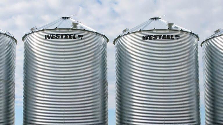 PembGrainEquip's tweet photo. Looking for additional storage for next year's crop?  Book your Westeel Galvanized bin(s) now for build/delivery in 2021! Our Ag Equip Team builds hopper bins up to 27’ dia and big flat bins. Give Kenny or Murray a call TODAY at 204-744-2421.
#itsacoopthing #grainbins #westeel https://t.co/8H3mTRMJyB